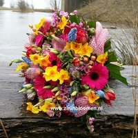 bruidsboeket voorjaar bont